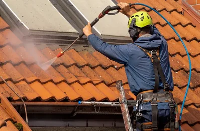 Démoussage et hydrofuge de toiture à Lemmes